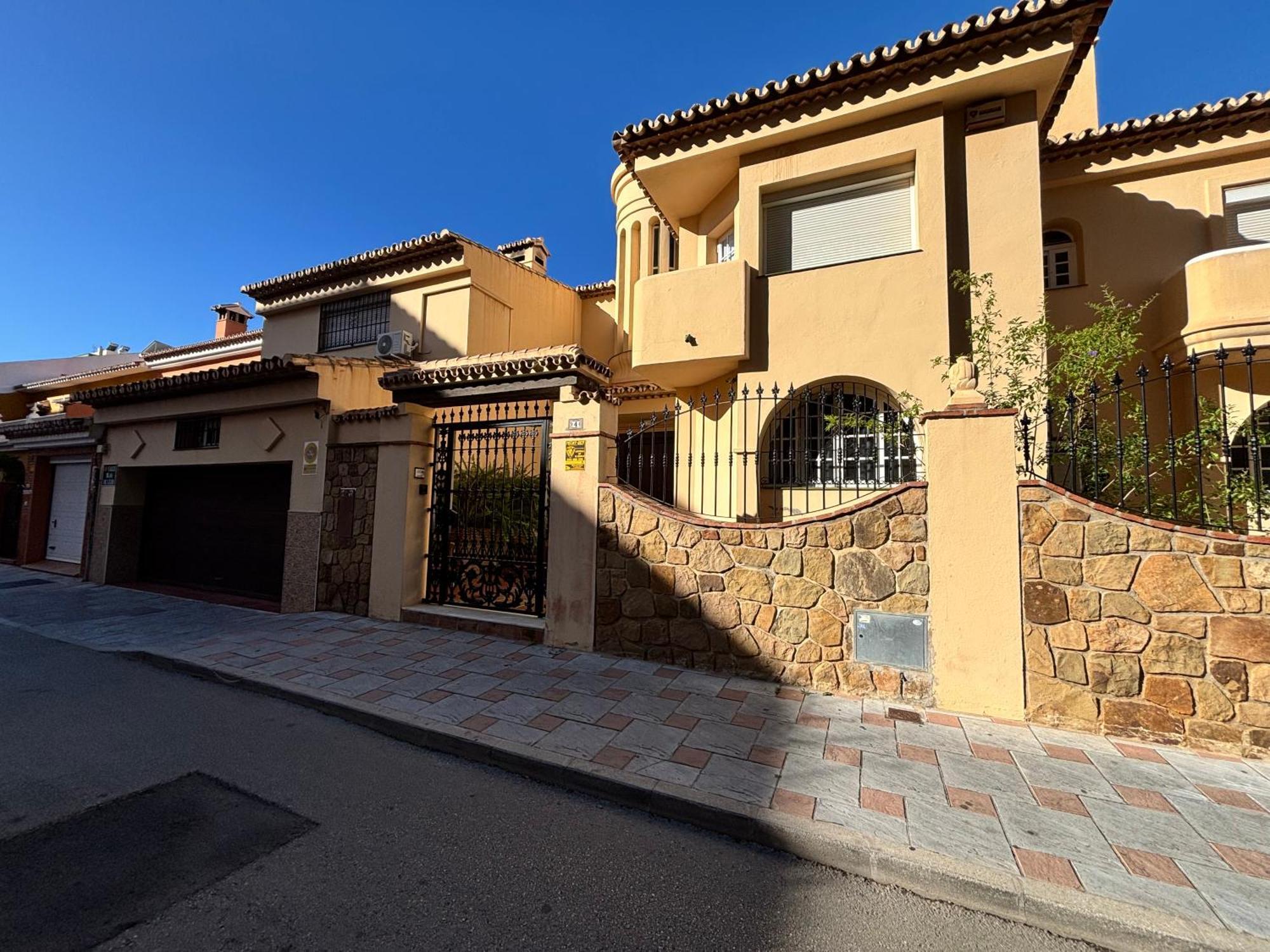 Villa Casa Vega Фуeнхирола Екстериор снимка